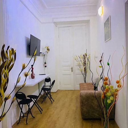 Apartament Old Yard Lägenhet Tbilisi Exteriör bild
