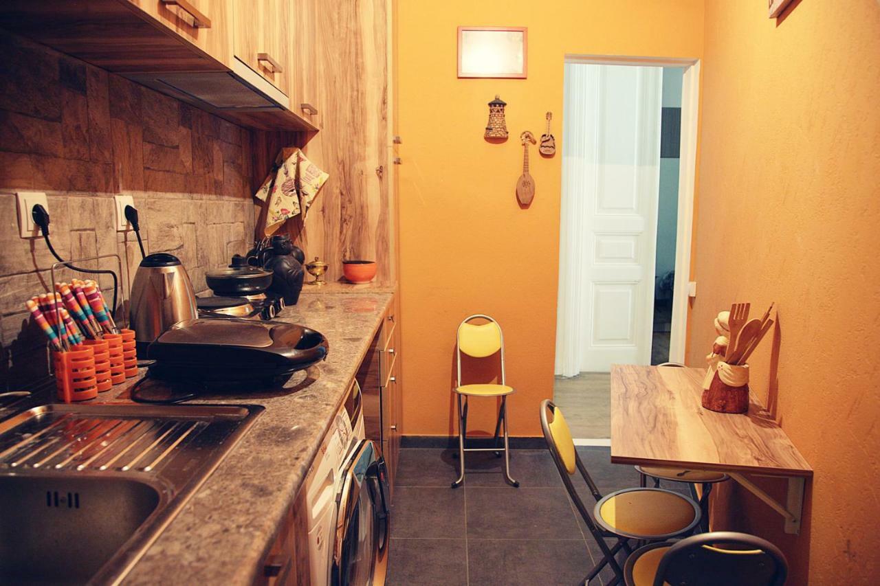 Apartament Old Yard Lägenhet Tbilisi Exteriör bild