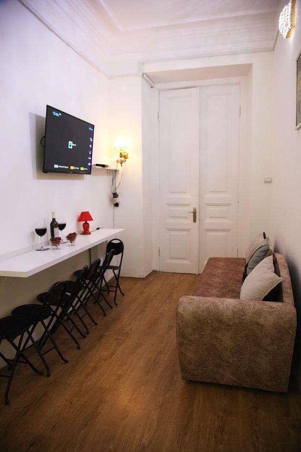 Apartament Old Yard Lägenhet Tbilisi Exteriör bild