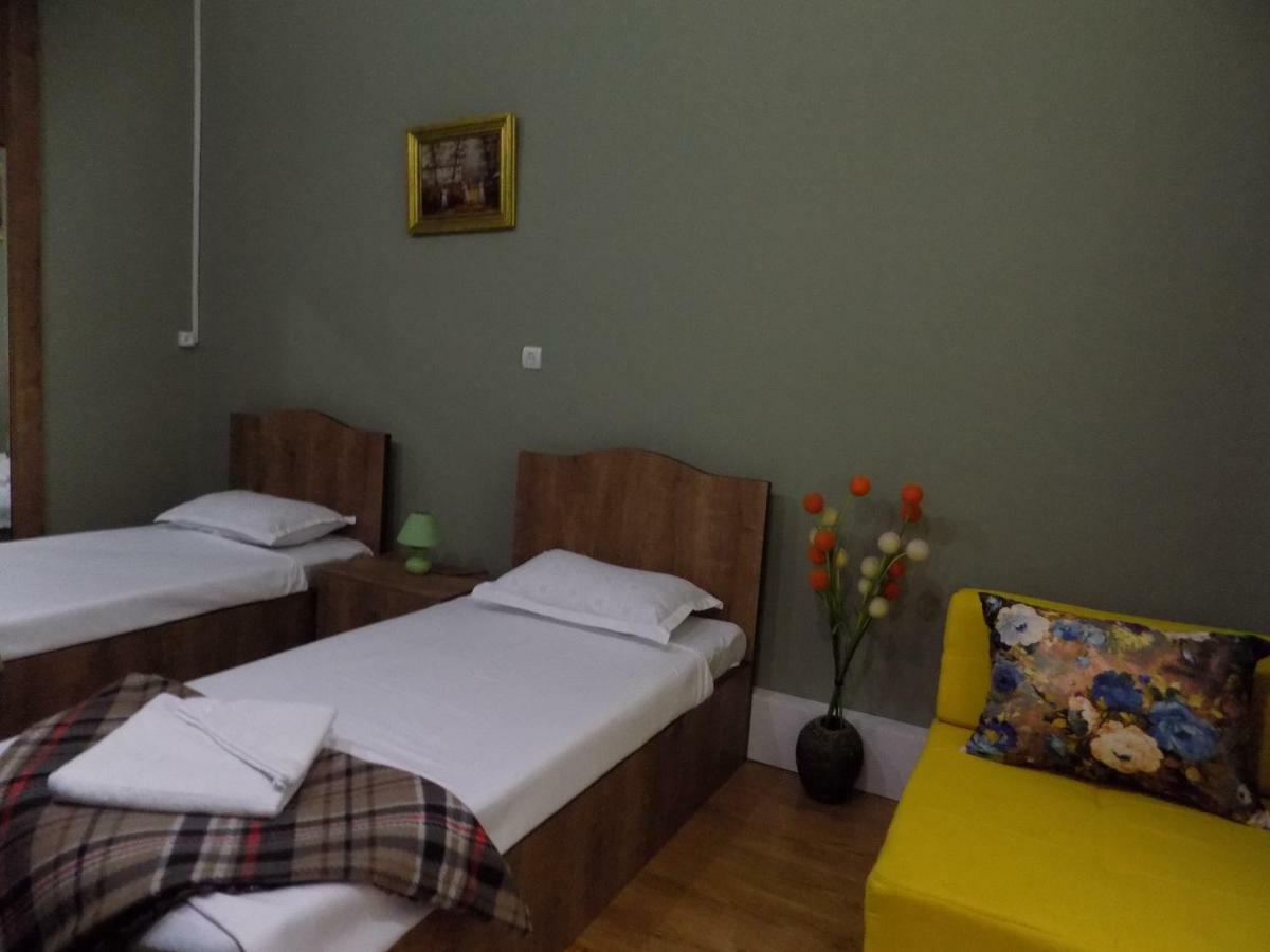 Apartament Old Yard Lägenhet Tbilisi Exteriör bild