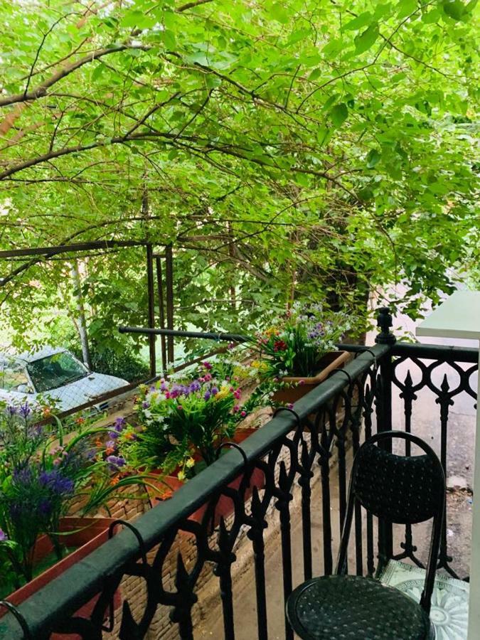 Apartament Old Yard Lägenhet Tbilisi Exteriör bild