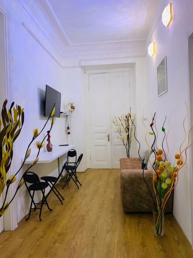Apartament Old Yard Lägenhet Tbilisi Exteriör bild