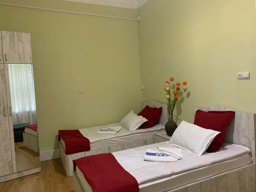Apartament Old Yard Lägenhet Tbilisi Exteriör bild